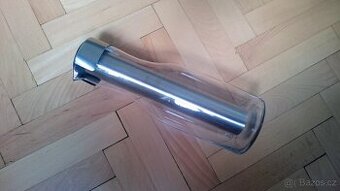 Skleněná karafa na vodu