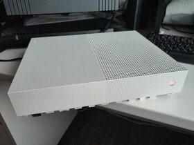 Xbox One S 1TB All-Digital, novy SSD disk - 1