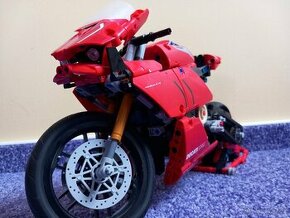 Lego technic motorka Ducaty