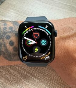 Apple Watch 8 45mm Černé Pěkné baterie 97%+plus kryt,kabel.