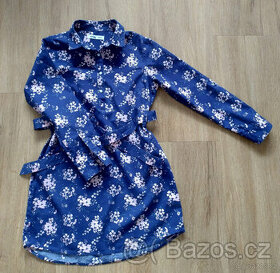 Šaty dívčí tm. modré s páskem vel. 134 - 1