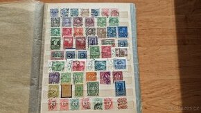 Poštovní známky v albu
