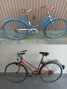 Dvě stará jízdní kola, původní barva