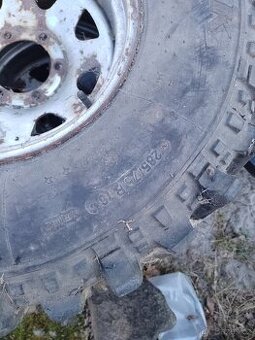 Pneu 285/75 R16