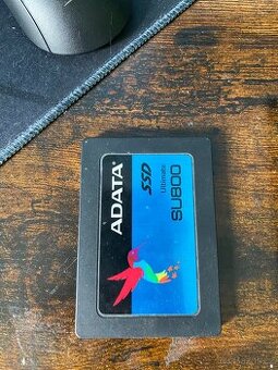 3× HDD, 1× SSD – plně funkční, různé kapacity