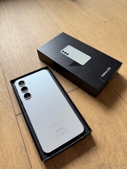 Samsung Galaxy S24 128GB šedý