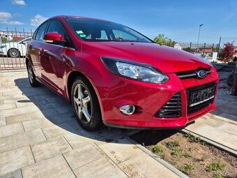 FORD FOCUS 1.0 BENZIN, R.V. 2012, PĚTIDVÉŘ.