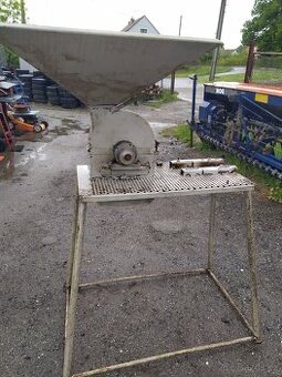 Kladívkový šrotovník bez motoru, domácí výroba, funkční