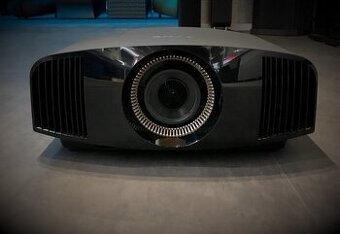 Projektor Sony VPL-VW520ES 4K s nízkou dobou provozu