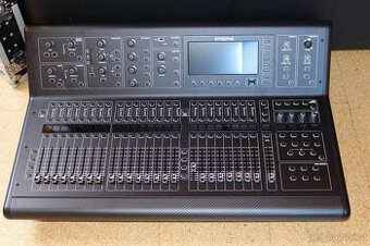 Digitální mixážní pult Midas M32 + Midas DL16 v kufru