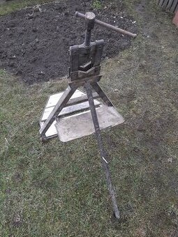 Stojan pro instalatéry