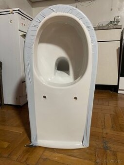 Invalidní záchod závěsný