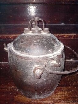 Starý litinový papiňák