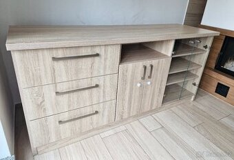 Kvalitní skříně/komody - do obýváku + peřiňák