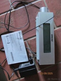 rádiobudík s promítáním času SONY