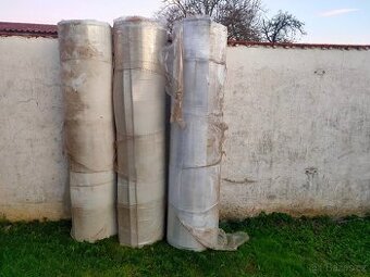 Dutinkový polykarbonát