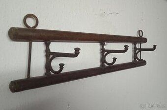 Starý nástěnný věšák