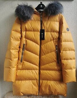 DÁMSKÁ BUNDA KARA SE STŘÍBRNOU LIŠKOU - vel.44