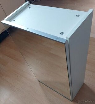 Zrcadlová závěsná koupelnová skříňka, skoro nová - 1