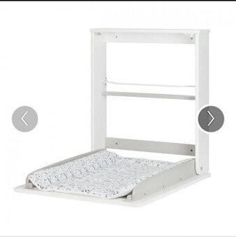 Sklápěcí přebalovací pult na zeď