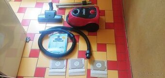 Prodám zachovalý vysavač ZANUSSI ZAN 2305 s turbokartáčem