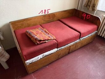 Dřevěná válenda / lavice / postel, možno s matracemi