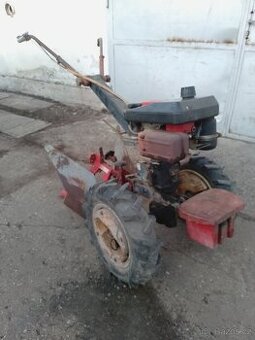 Vari malotraktor, motor Jikov,DSK-317,pluh, těleso