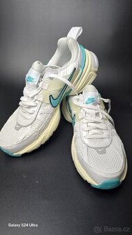 Nike V2K run    39eu