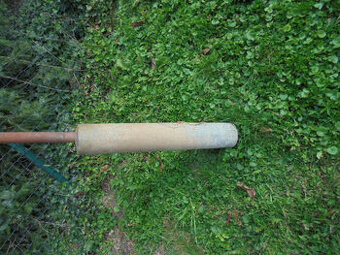 Ocelové sloupky na plot s předbetonovanou patkou