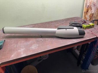 Pohon na dvoukřídlá vrata mastiff300LLS