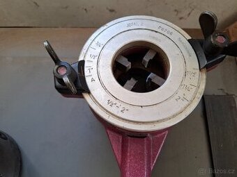 Univerzální závitník na trubky 1/2 - 2 palce