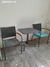 zahradní stolek a 3 židle