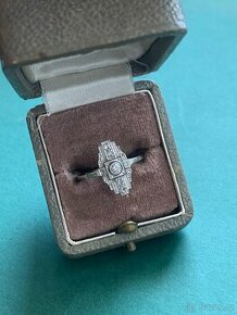 Starožitný zlatý prsten Art Deco s diamanty