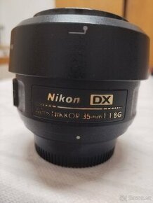 Objektiv Nikon DX Af-S Nikkor 35 mm SLEVA