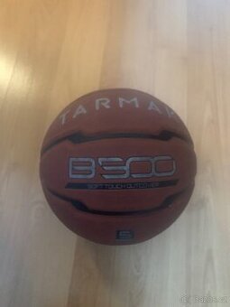 Nový Basketbalový míč Tarmak velikost 5