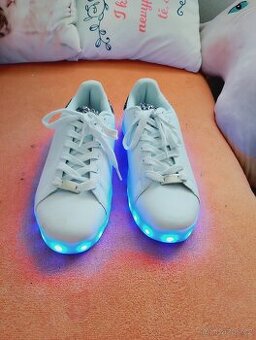 Prodám nové Led boty