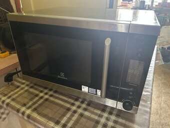 Mikrovlnná trouba Electrolux s grilem