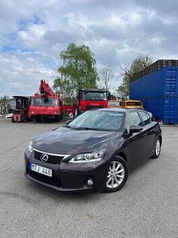 Lexus ct200h