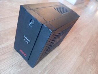 Záložní UPS zdroj APC Back-UPS 500VA