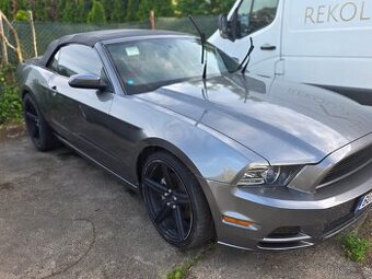Ford Mustang 3.7 V6 227 kW cabrio - REZERVACE