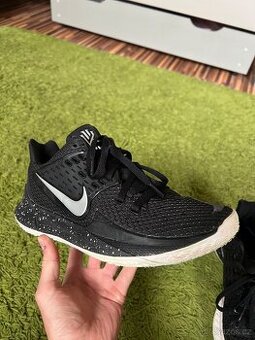 Nike kyrie low 2, Vel. 44