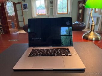 MacBook Pro 16", 2.4 GHz Intel Core i9, HDD 500 GB, 16 GB