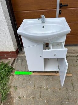 Koupelnové umyvadlo se skříňkou a baterií