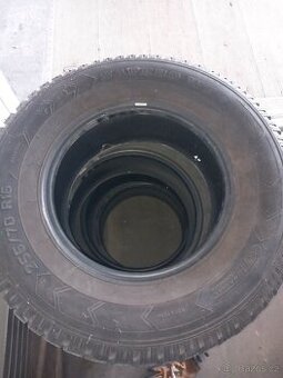 Zimní pneu na dodávku  255/70R16