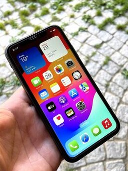 📱 iPhone 11 Black 64GB –top stav, nová baterie 🖤