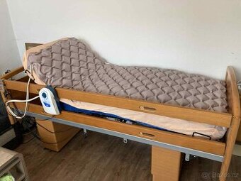 Elektrická zdravotní polohovací postel s příslušenstvím