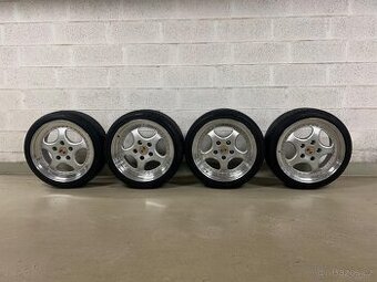 Porsche kola 18" – přední 8.5J ET52 / zadní 10J ET65