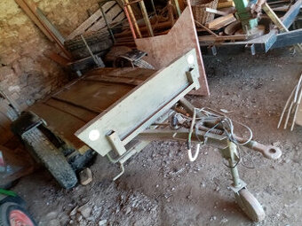 Kára jednoosá /za traktor či nákladní auto/