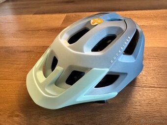 Nová cyklistická helma Rockrider Decathlon