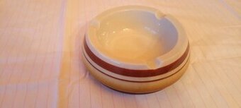 Popelník s hnědým proužkem